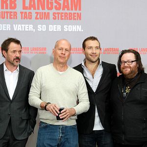 Fotoğraf Zor Ölüm : Ölmek İçin Güzel Bir Gün