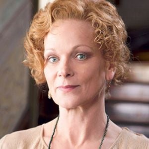 Fotoğraf Samantha Bond