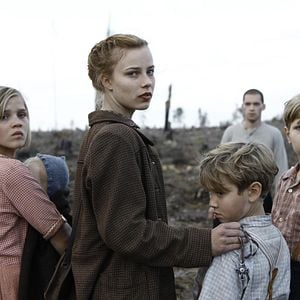 Fotoğraf Savaşın Gölgesinde