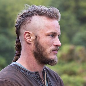 Fotoğraf Travis Fimmel