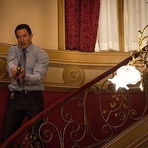 Fotoğraf Sasha Roiz