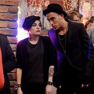 Fotoğraf Yalan Dünya