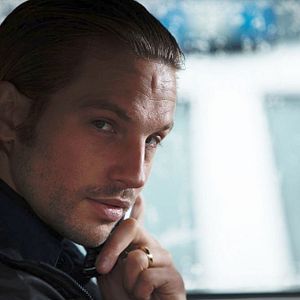Fotoğraf Logan Marshall-Green