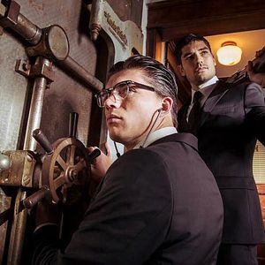 Fotoğraf D.J. Cotrona