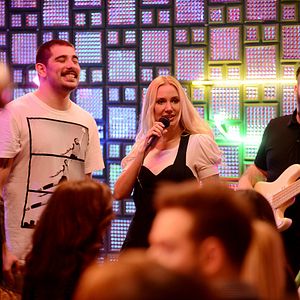 Fotoğraf Yalan Dünya