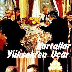 Fotoğraf Kartallar Yüksek Uçar