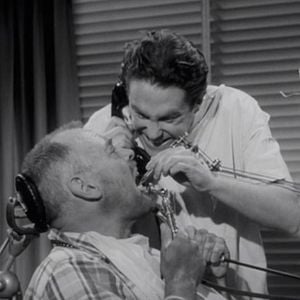 Fotoğraf Küçük Korku Dükkanı