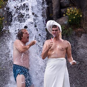 Fotoğraf Salak ile Avanak Geri Dönüyor