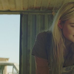 Fotoğraf Issız Toprak