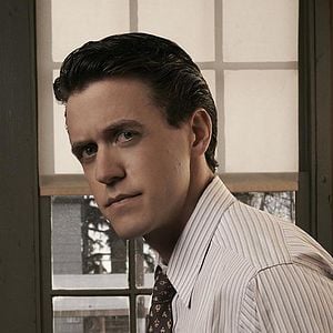 Fotoğraf Ashley Zukerman