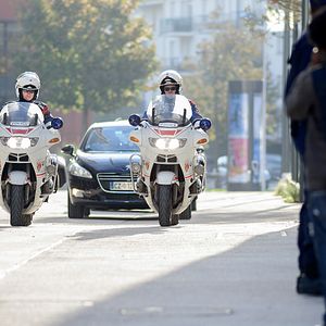 Fotoğraf Les Hommes de l'ombre