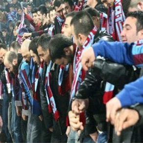 Fotoğraf Yağmur: Kıyamet Çiçeği