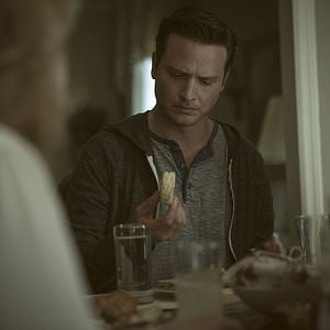 Fotoğraf Aden Young