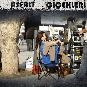 Fotoğraf Asfalt Çiçekleri