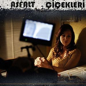 Fotoğraf Asfalt Çiçekleri