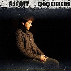Fotoğraf Asfalt Çiçekleri