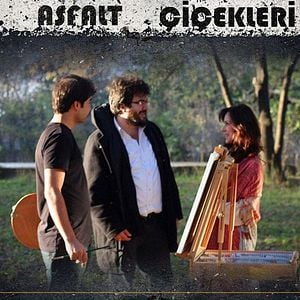 Fotoğraf Asfalt Çiçekleri