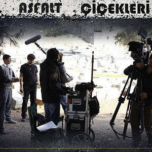 Fotoğraf Asfalt Çiçekleri