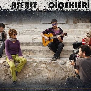 Fotoğraf Asfalt Çiçekleri