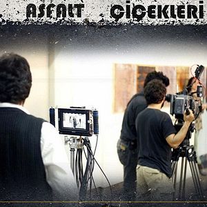 Fotoğraf Asfalt Çiçekleri
