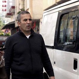 Fotoğraf Asfalt Çiçekleri