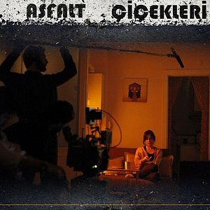 Fotoğraf Asfalt Çiçekleri