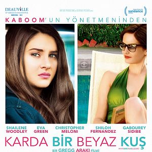 Fotoğraf Karda Bir Beyaz Kuş