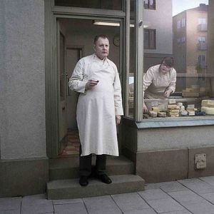 Fotoğraf İnsanları Seyreden Güvercin