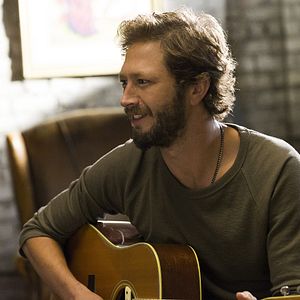 Fotoğraf Ebon Moss-Bachrach