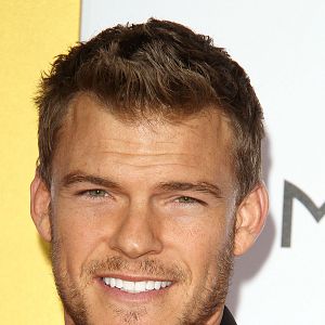 Fotoğraf Alan Ritchson