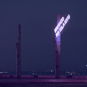 Fotoğraf Pod electricheskimi oblakami