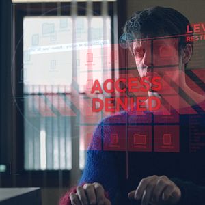 Fotoğraf Ashley Zukerman