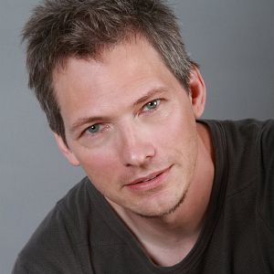 Fotoğraf Darren E. Burrows