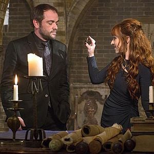 Fotoğraf Ruth Connell