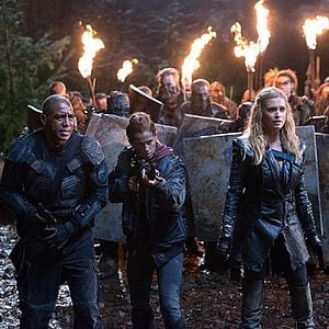 Fotoğraf The 100
