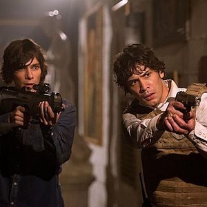 Fotoğraf Devon Bostick