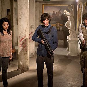 Fotoğraf Devon Bostick