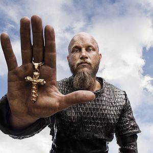 Fotoğraf Travis Fimmel