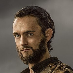 Fotoğraf George Blagden