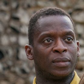 Fotoğraf Kobna Holdbrook-Smith