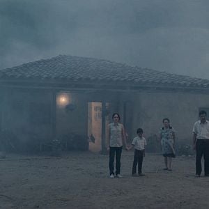 Fotoğraf Toprağın Gölgesinde