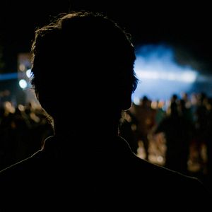 Fotoğraf Güneş Tepedeyken