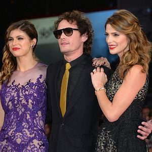 Fotoğraf Burying the Ex