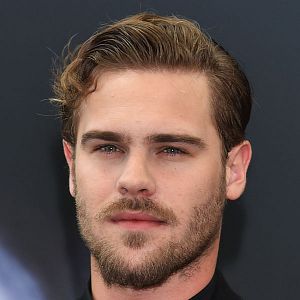 Fotoğraf Grey Damon