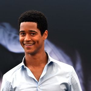 Fotoğraf Alfred Enoch
