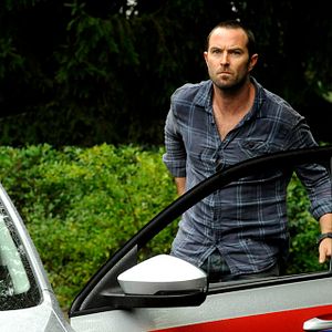 Fotoğraf Sullivan Stapleton