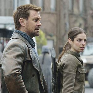 Fotoğraf Grant Bowler