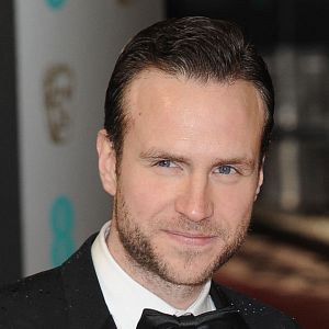 Fotoğraf Rafe Spall