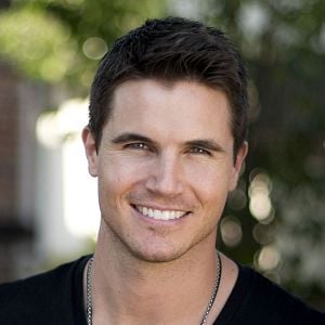 Fotoğraf Robbie Amell