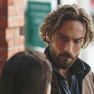 Fotoğraf Tom Mison